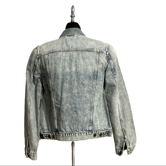 Nwt Women's Gap Icon Denim Jacket With Washwell / Size Small - Picture 4 of 8